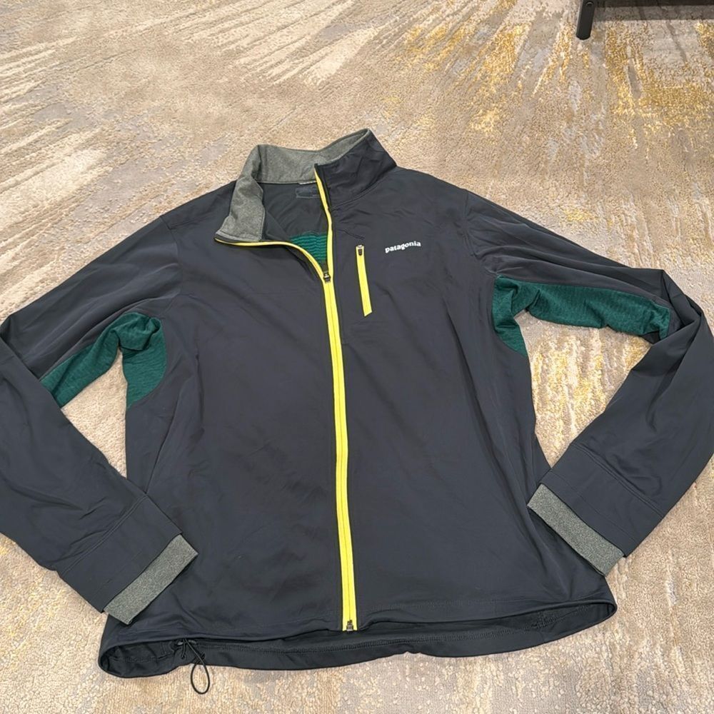 patagonia wind shield jacket size L‎ grey green and yellow EUC full zip